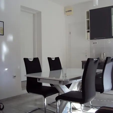 Zalo Apartman *