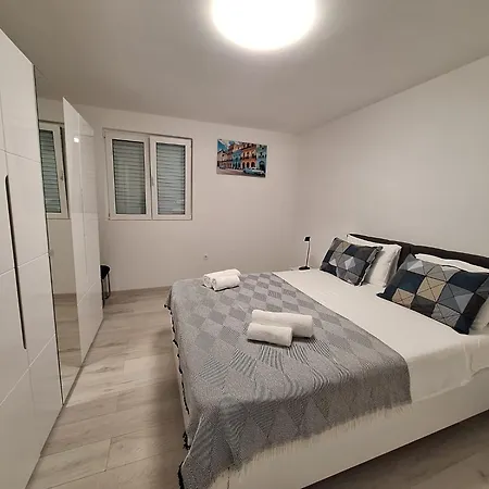 Zalo Apartman *